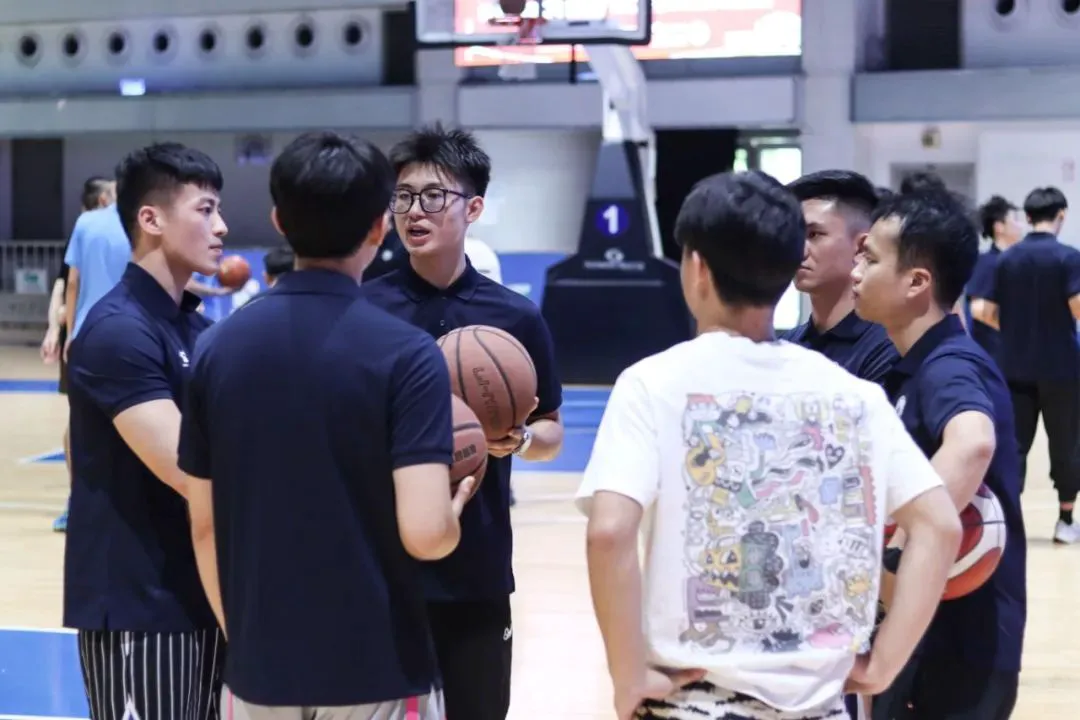 亚军球队的训练方案如何帮助你快速提升篮球技能_1